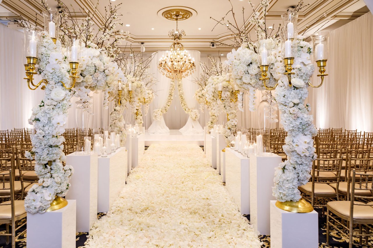 White and Gold Ceremony Decorations